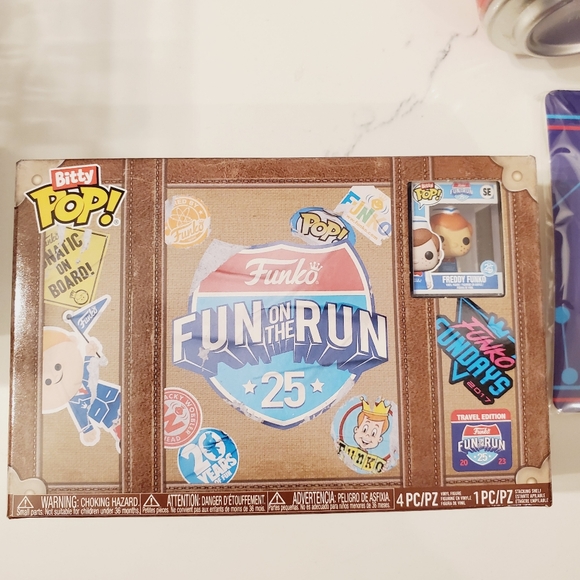 Funko 25th Anniversary Fun On The Run Box Freddy Funko The Flash Extras No Pop - Picture 4 of 11